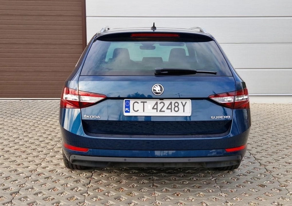 Skoda Superb cena 89900 przebieg: 79800, rok produkcji 2018 z Toruń małe 497